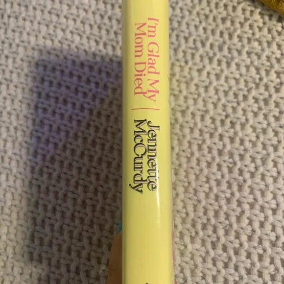 Jennette McCurdy book - Picture 5 of 7